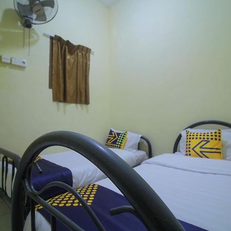Spot On 2305 Andys Nur Penginapan Dumai Exterior foto
