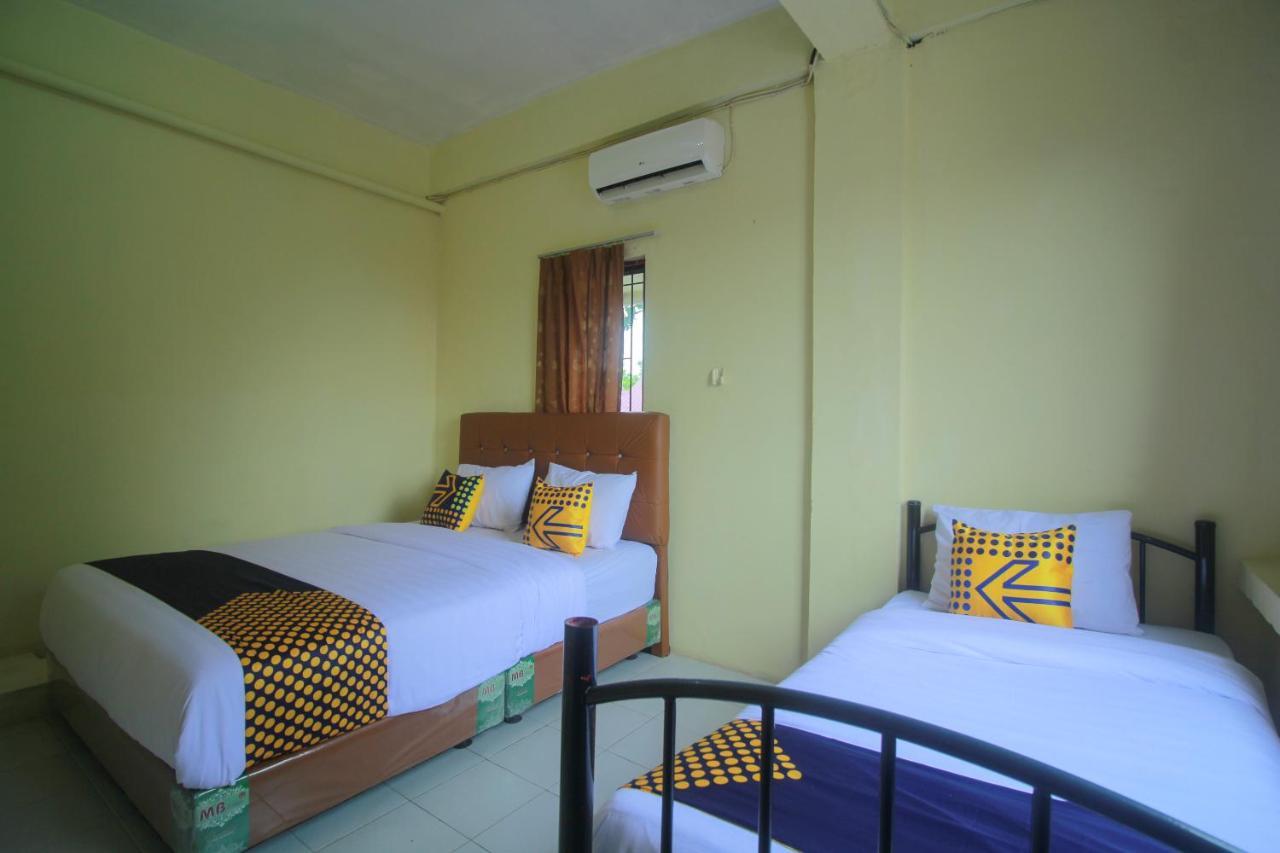 Spot On 2305 Andys Nur Penginapan Dumai Exterior foto