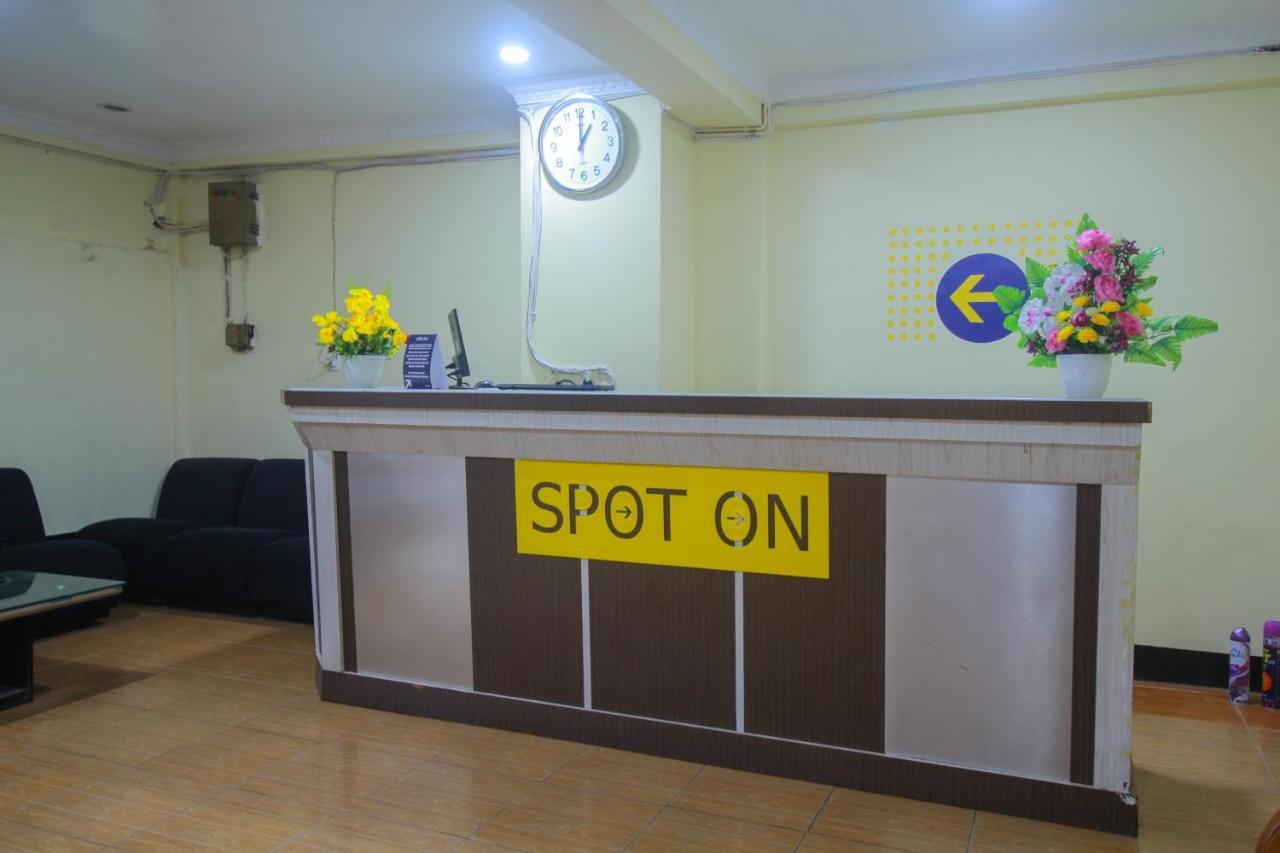 Spot On 2305 Andys Nur Penginapan Dumai Exterior foto
