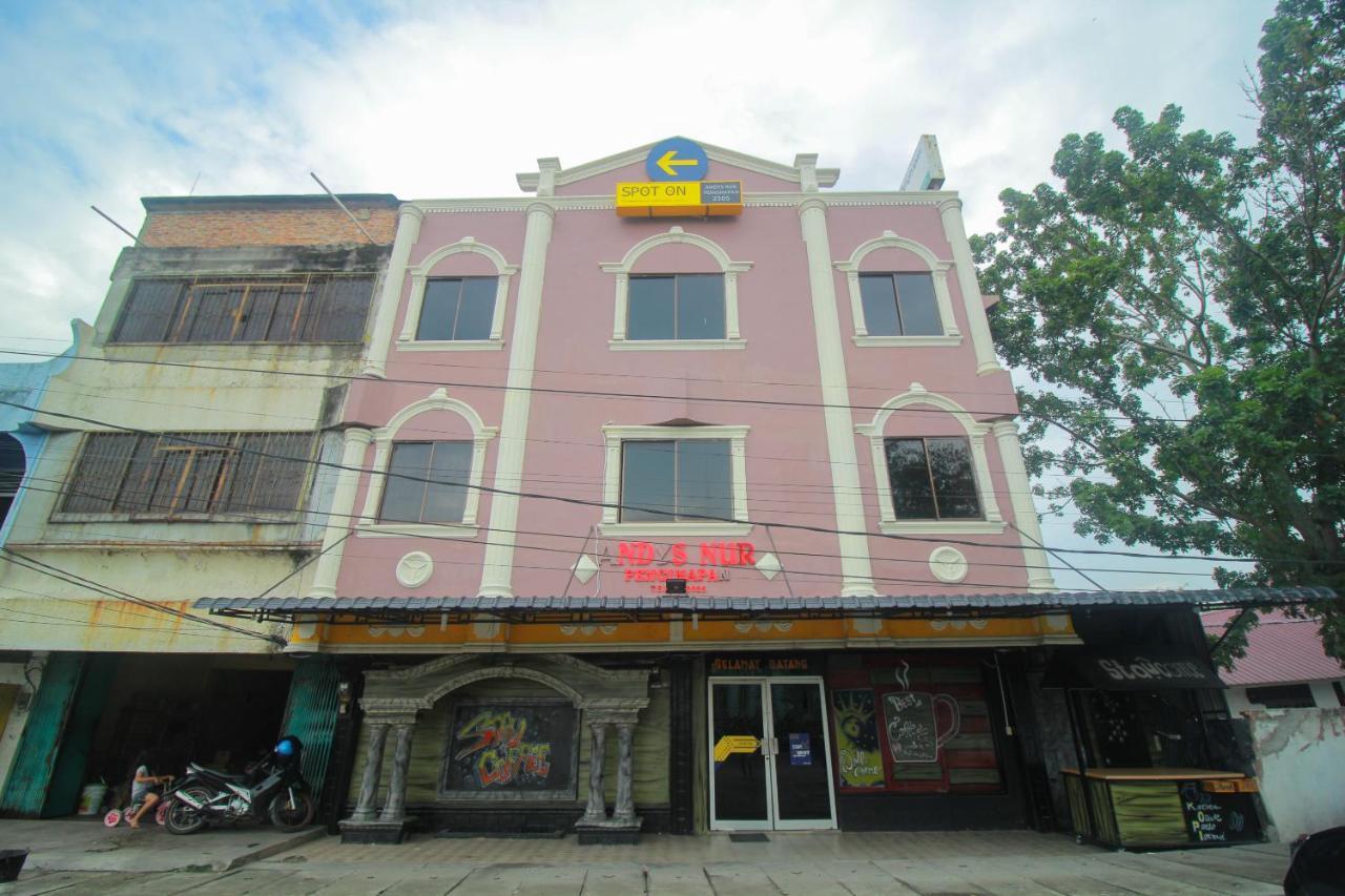 Spot On 2305 Andys Nur Penginapan Dumai Exterior foto