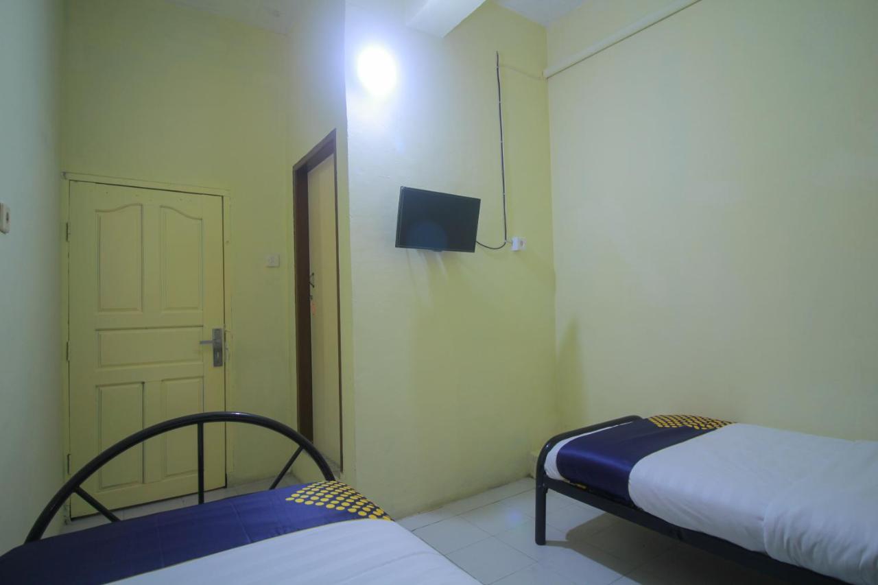 Spot On 2305 Andys Nur Penginapan Dumai Exterior foto