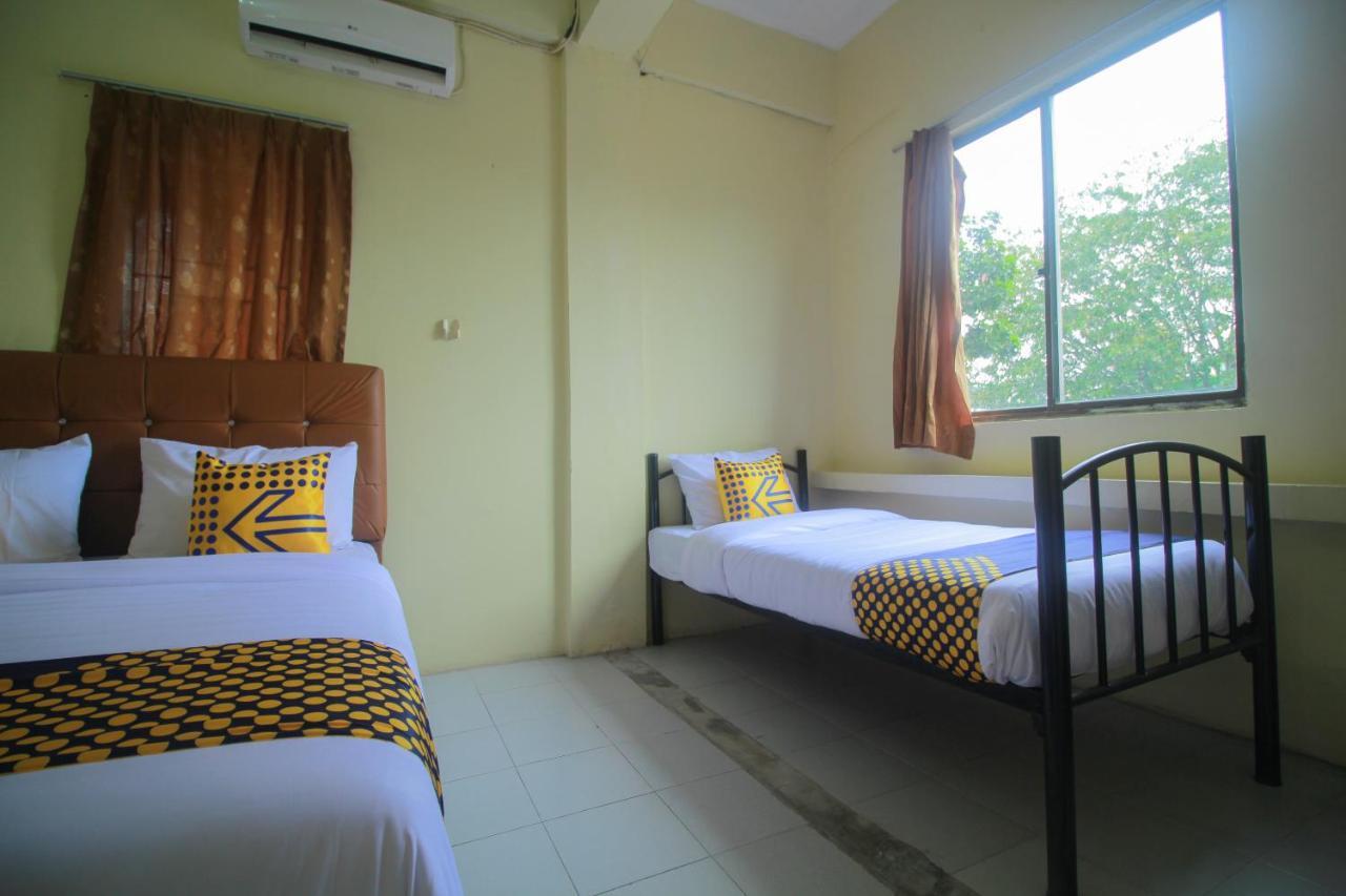 Spot On 2305 Andys Nur Penginapan Dumai Exterior foto