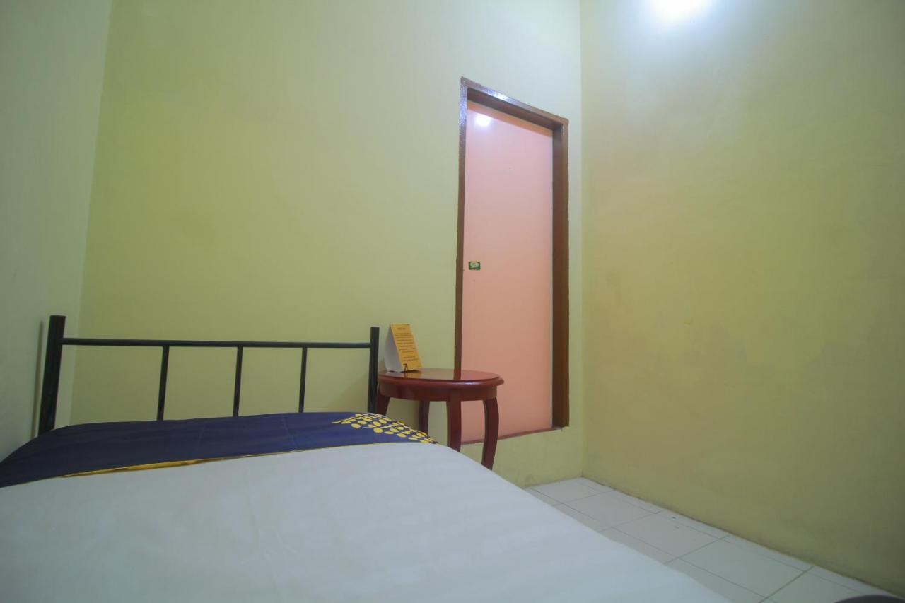 Spot On 2305 Andys Nur Penginapan Dumai Exterior foto