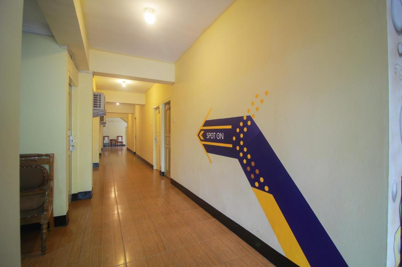 Spot On 2305 Andys Nur Penginapan Dumai Exterior foto
