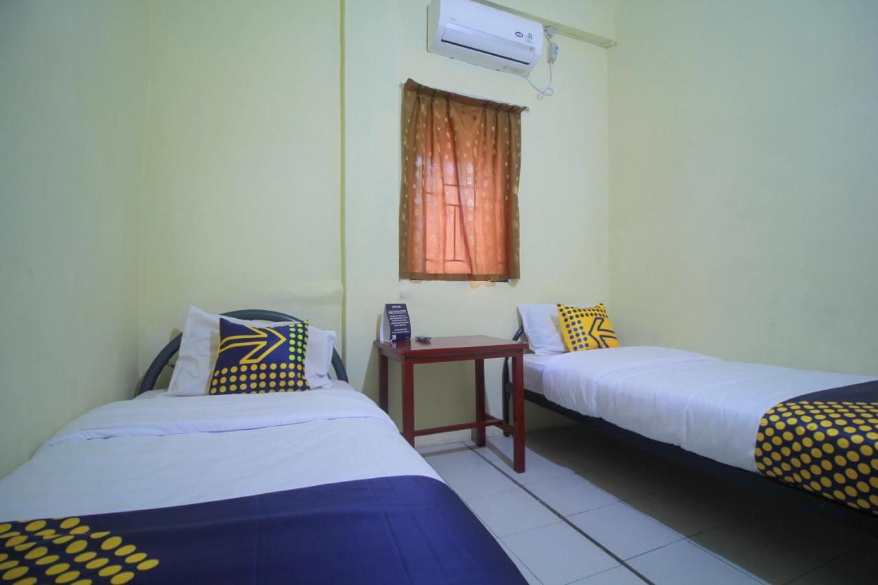 Spot On 2305 Andys Nur Penginapan Dumai Exterior foto