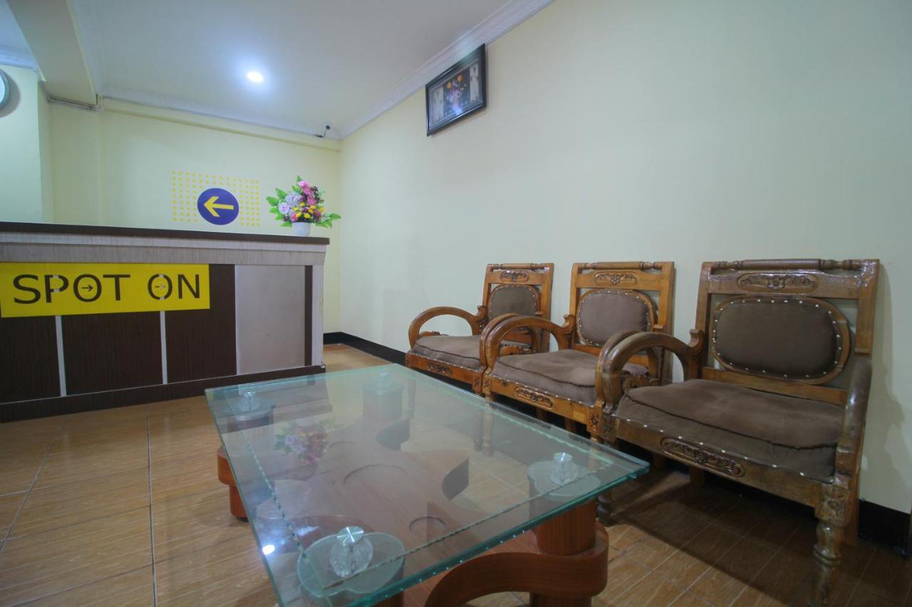 Spot On 2305 Andys Nur Penginapan Dumai Exterior foto
