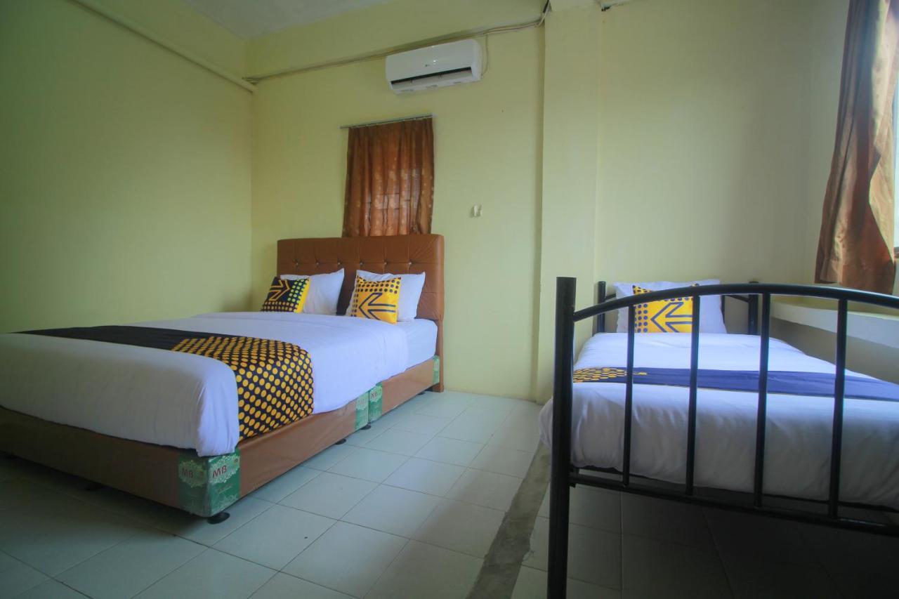 Spot On 2305 Andys Nur Penginapan Dumai Exterior foto