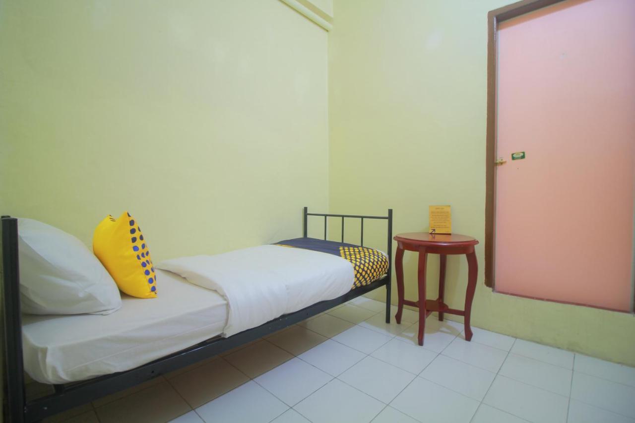 Spot On 2305 Andys Nur Penginapan Dumai Exterior foto