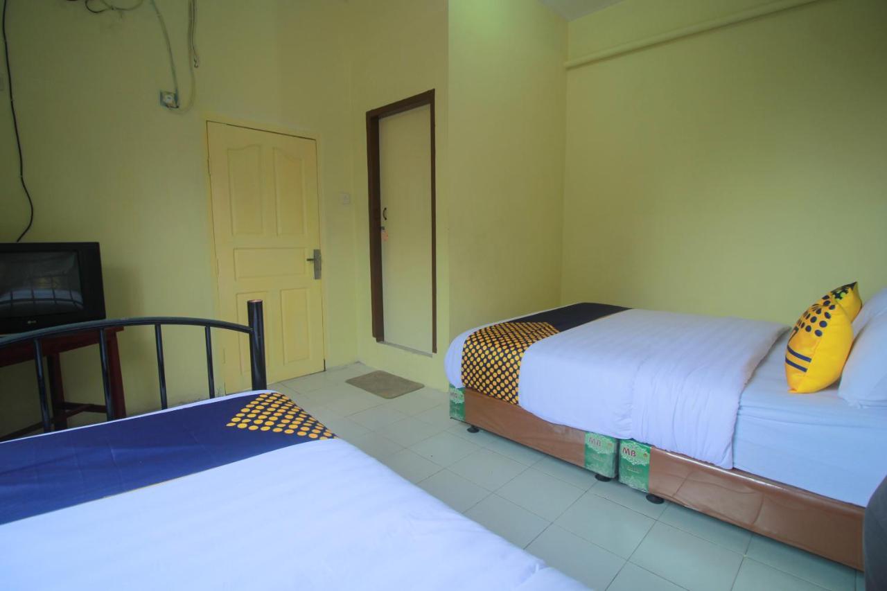 Spot On 2305 Andys Nur Penginapan Dumai Exterior foto