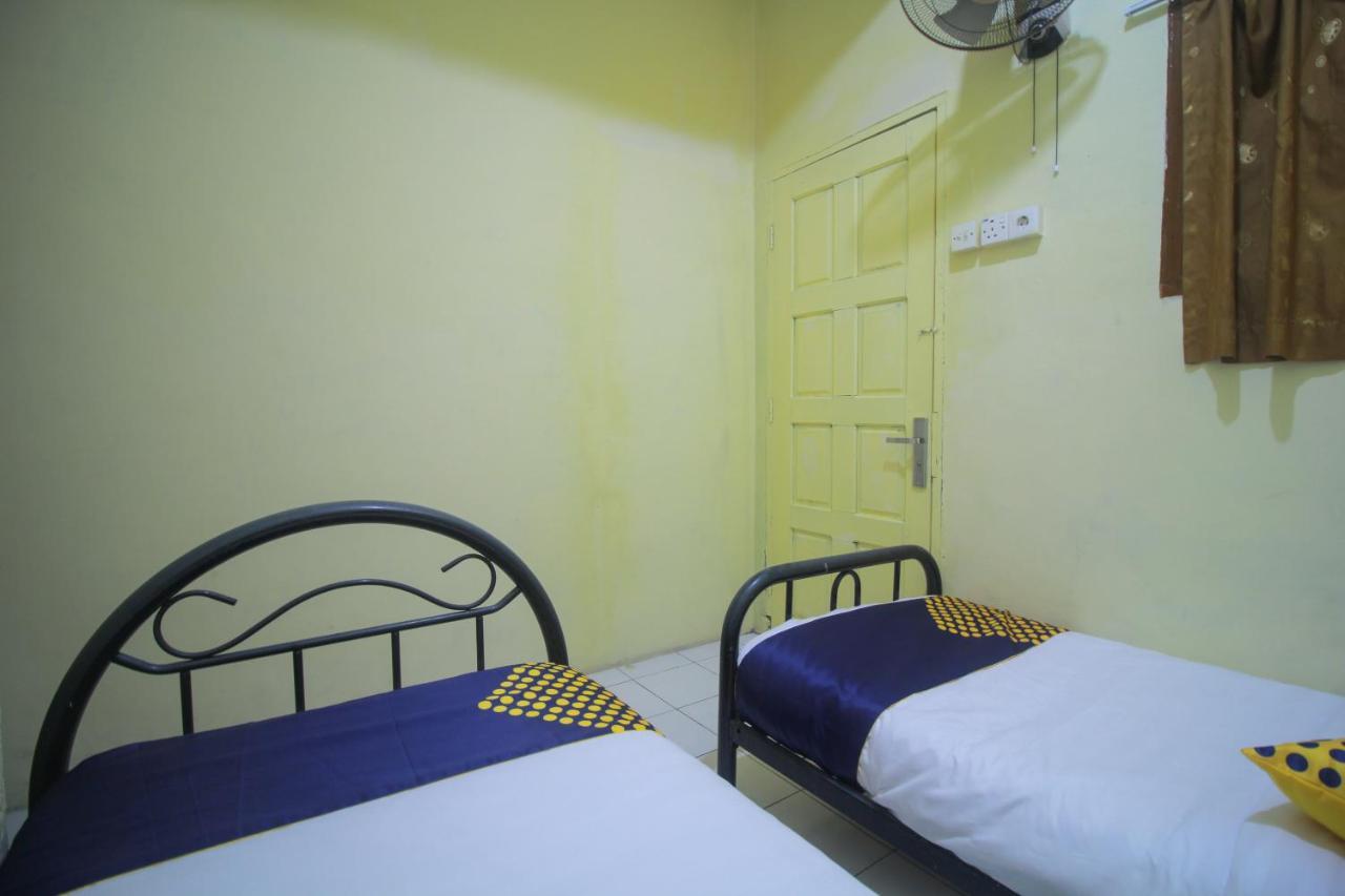 Spot On 2305 Andys Nur Penginapan Dumai Exterior foto