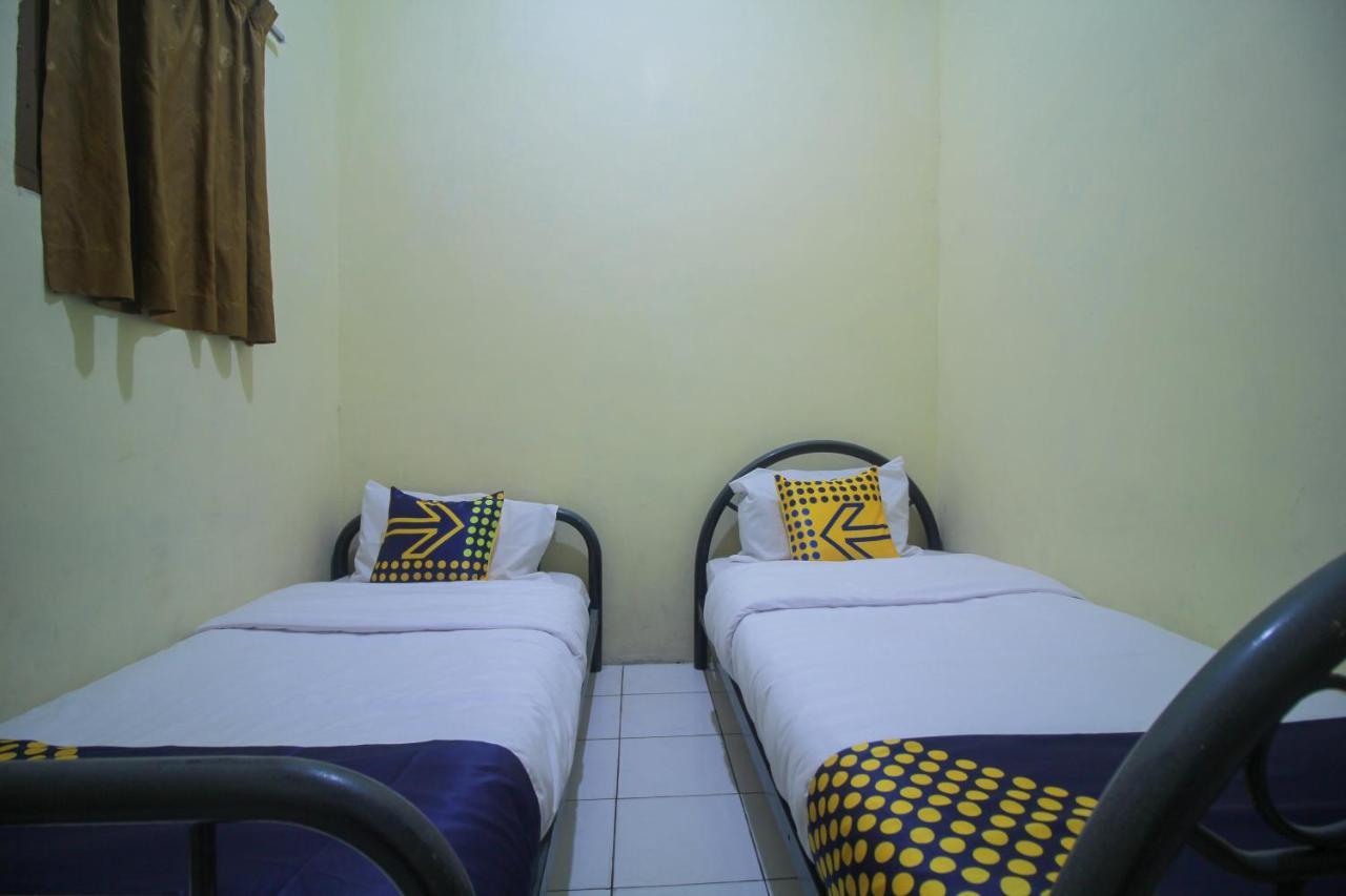 Spot On 2305 Andys Nur Penginapan Dumai Exterior foto