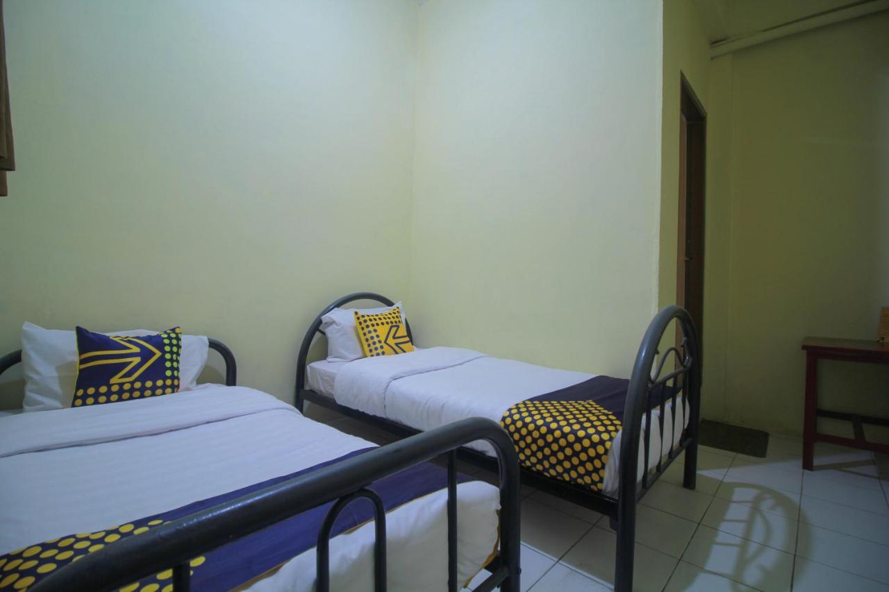 Spot On 2305 Andys Nur Penginapan Dumai Exterior foto